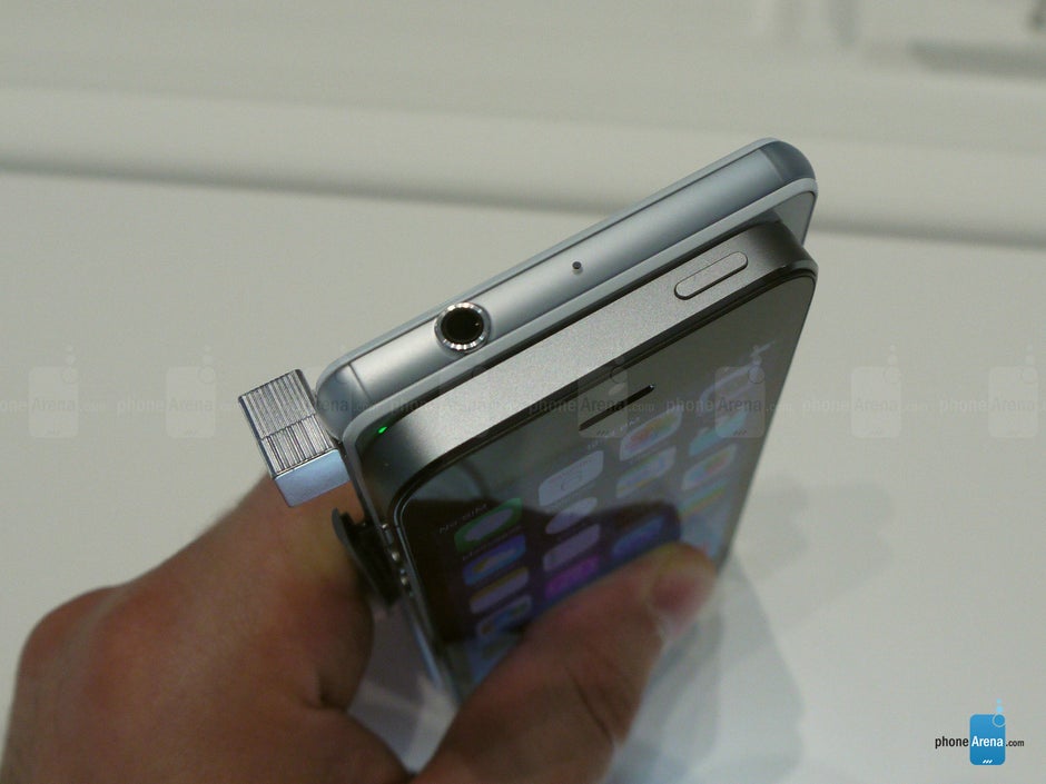 Sony Xperia Z3 Compact vs Apple iPhone 5s: first look