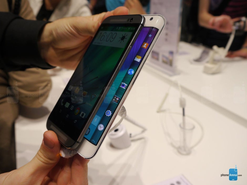Samsung Galaxy Note Edge vs HTC One (M8): first look