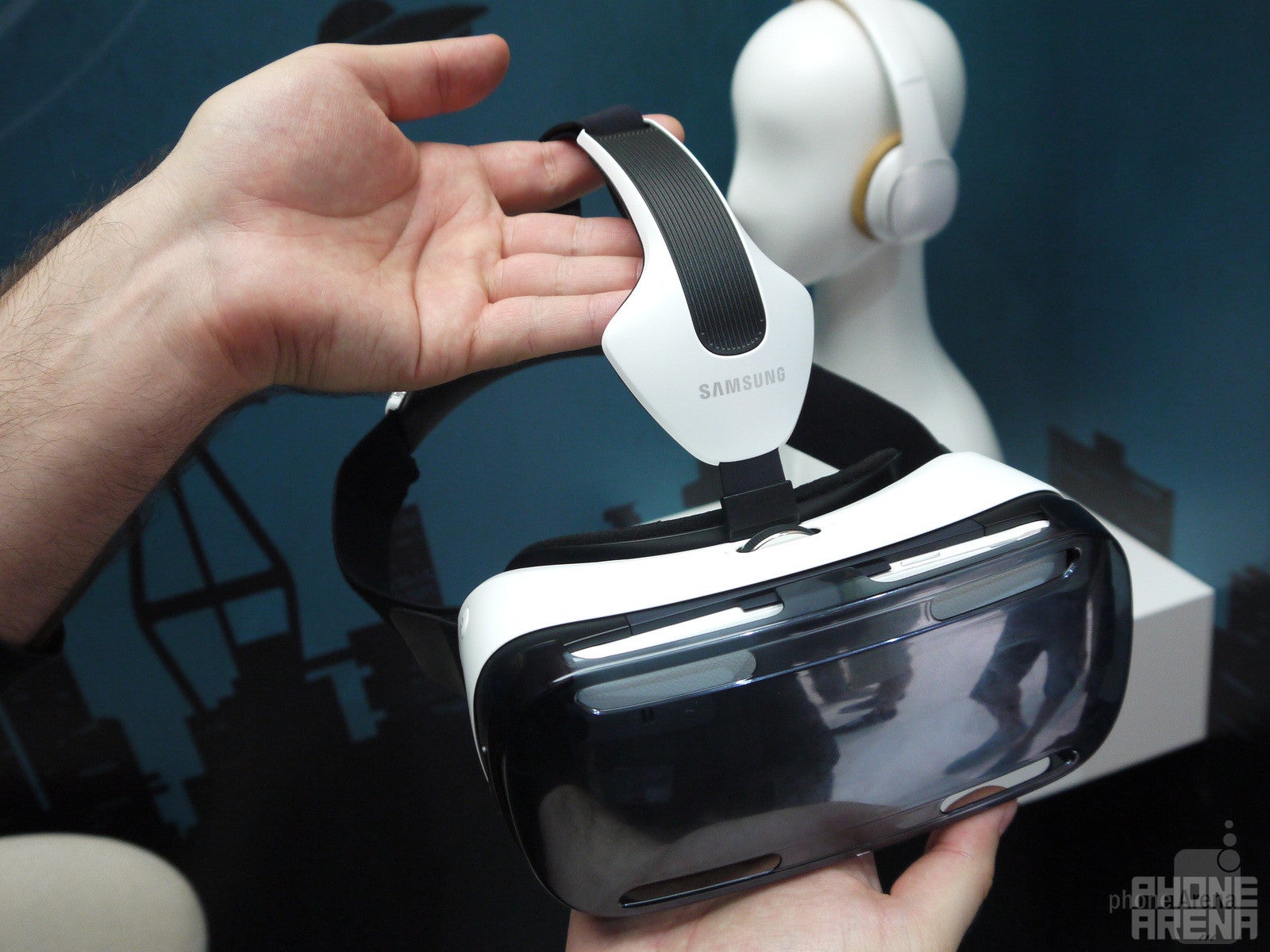Samsung Gear VR hands-on: we dive into virtual reality