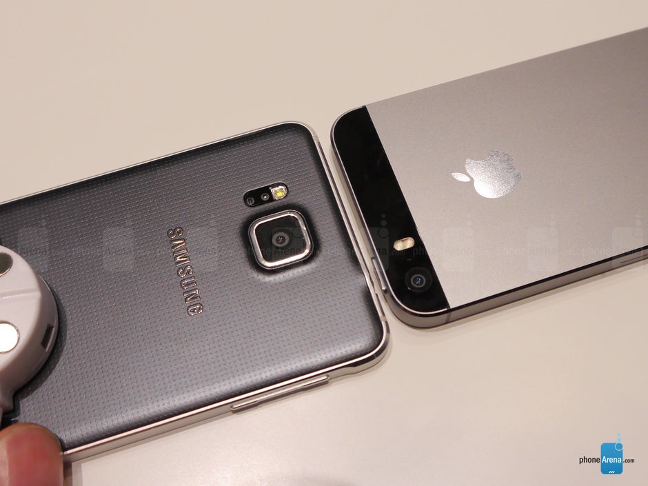 Samsung Galaxy Alpha vs iPhone 5s: first look