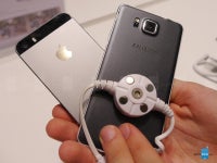 Samsung-galaxy-alpha-vs-iphone-5s-7