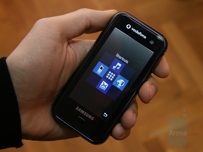 Hands-on with Samsung F700