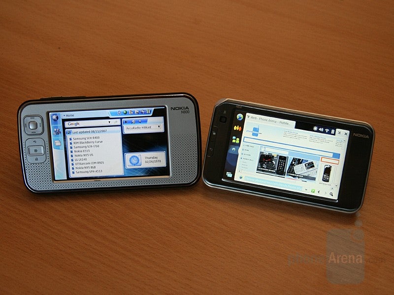 Nokia N810 (right) next to Nokia N800 (left) - Hands-on with Nokia N810