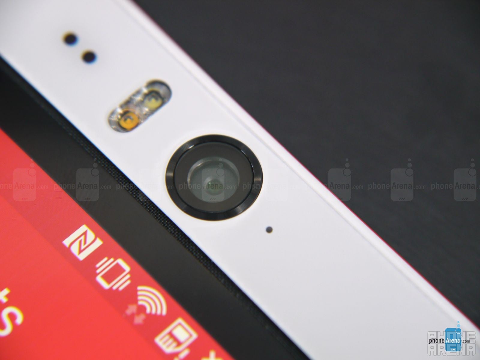 HTC Desire EYE hands-on