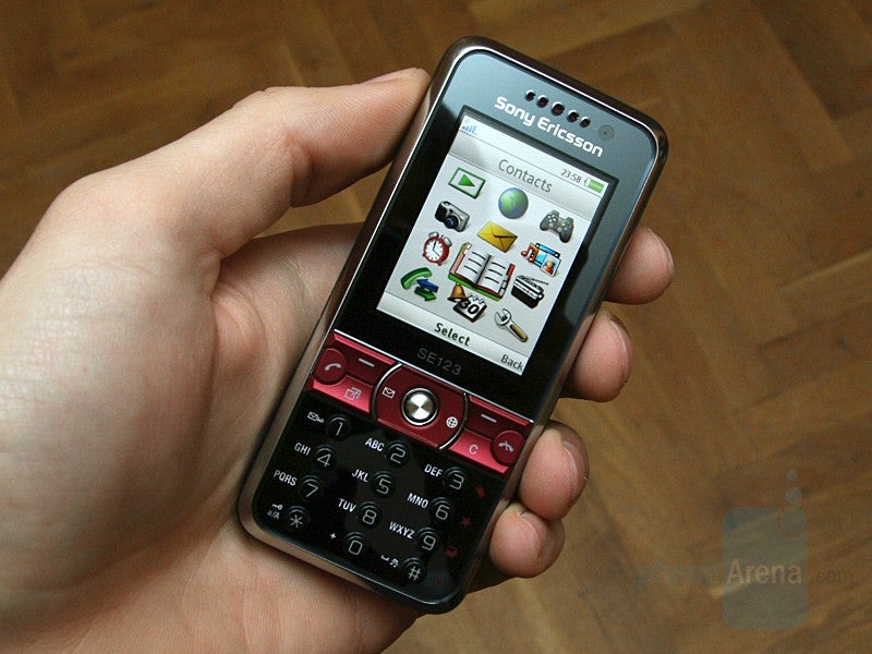 Hands-On with Sony Ericsson Z555, W380 and K660