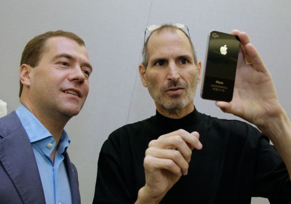 Steve Jobs showing former Russian president Dmitry Medvedev the iPhone 4 - Did you know that Apple is now worth more than the entire Russian stock market?