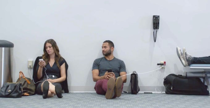 Samsung ridicules Apple users in its ads, saying they're wall huggers. We put this claim to the test - Smartphones with quick charge: fastest to recharge from 0% to 100%, from the Galaxy to the iPhone