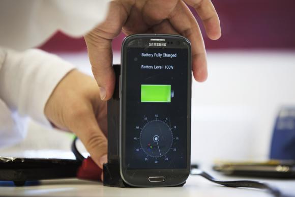 photo: Reuters / Finbarr O'Reilly - Looking for a smartphone battery that can be charged in 30 seconds? We might see that in 2016