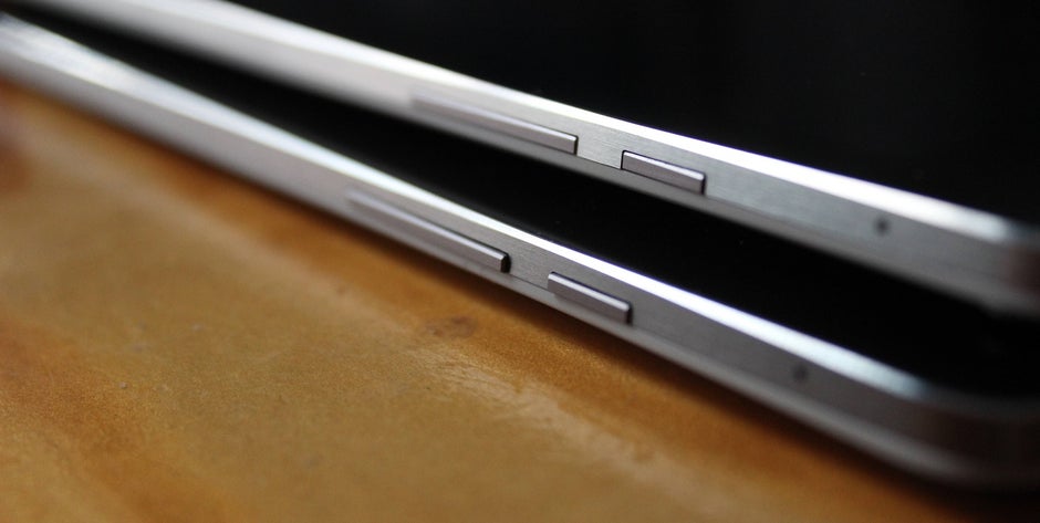 Build quality of Nexus 9 apparently refined, improved button action, back panel firmer
