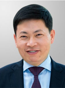 Huawei chief Richard Yu has sent a memo to employees to congratulate them for a strong 2014 - Huawei enjoys a strong 2014, smartphone sales rose by a third