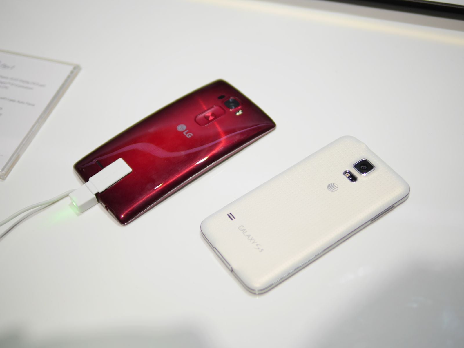 LG G Flex 2 vs Samsung Galaxy S5: first look