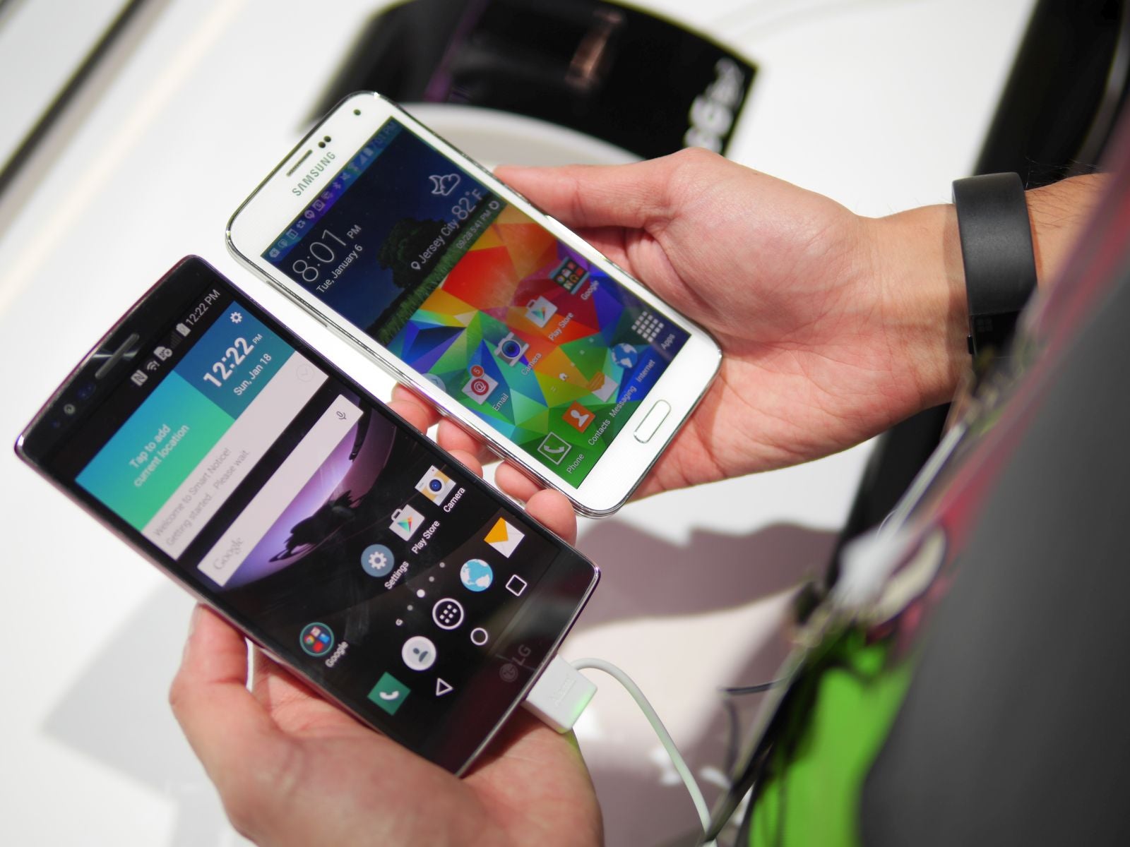 LG G Flex 2 vs Samsung Galaxy S5: first look