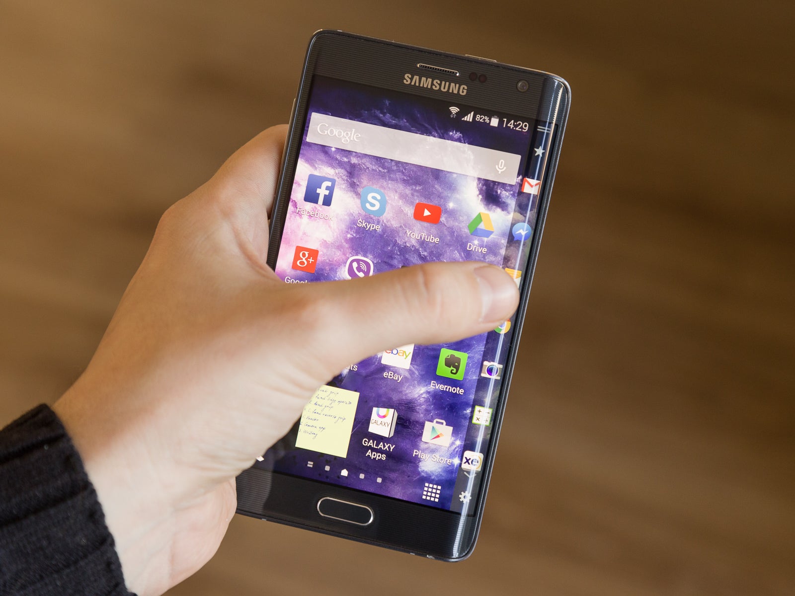 People with larger hands will be able to touch the Edge Screen with their thumb after some hand gymnastics and risk of dropping - Living with the Samsung Galaxy Note Edge, week 2: Can you handle it?