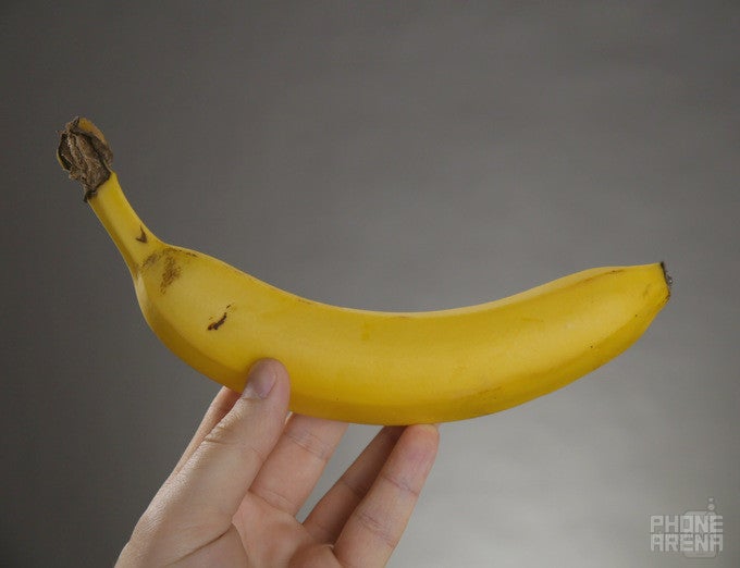 This could have been a picture of a beautiful night scenery, or of the warm sunrise, or of the lady that I saw dancing on the street the other day. Alas, I didn't have a camera at that time, so here's a banana. - Living without my Galaxy S5 smartphone, day 11: horror and bliss