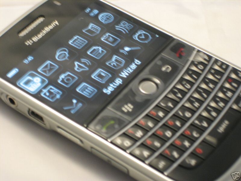 Blackberry 9000 не включается от блока питания