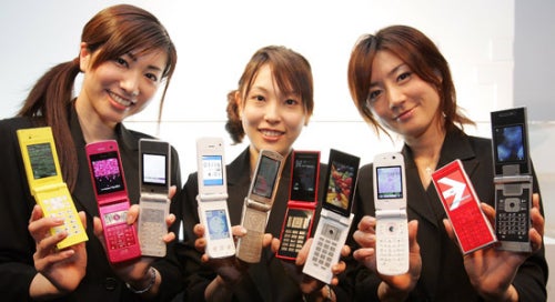 Only in Japan: flip phone share growing, smartphones on decline