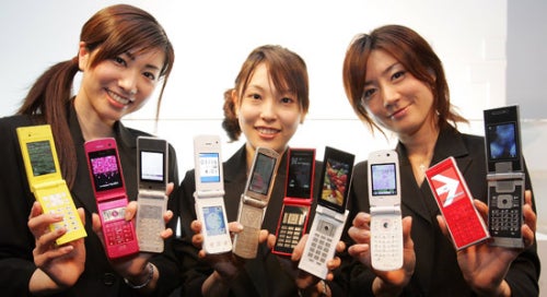 Flipping genius? Japan is getting a new flip phone/smartphone  hybrid【Photos】