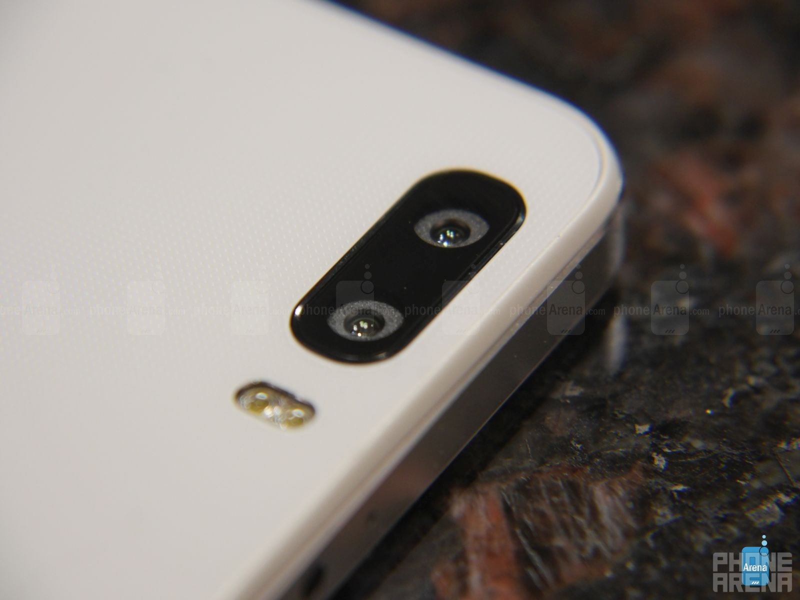 The battle of the bokeh cameras: Huawei Honor 6 Plus versus HTC One M8