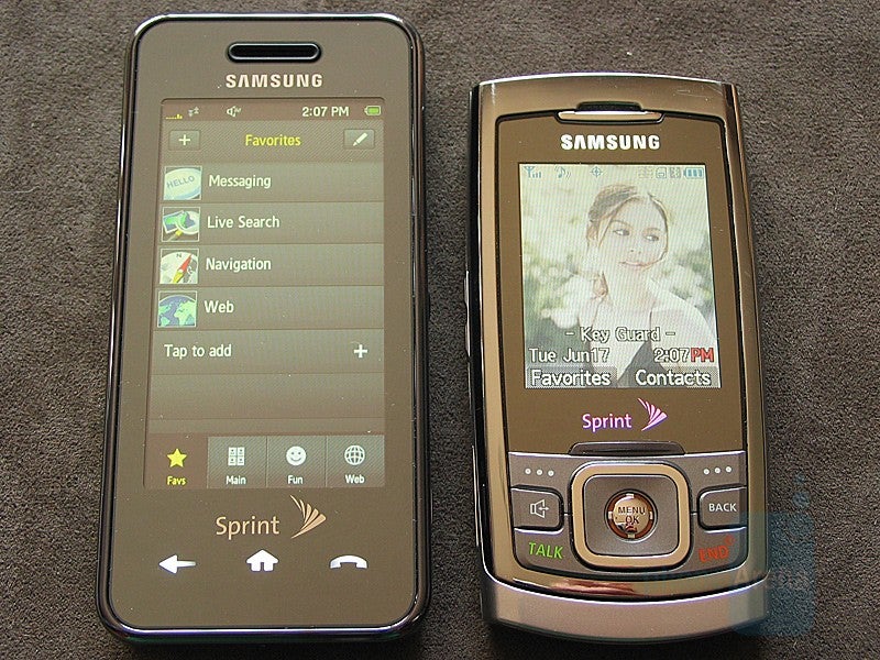 Instinct next to Samsung M520 - Hands-on with the Samsung Instinct