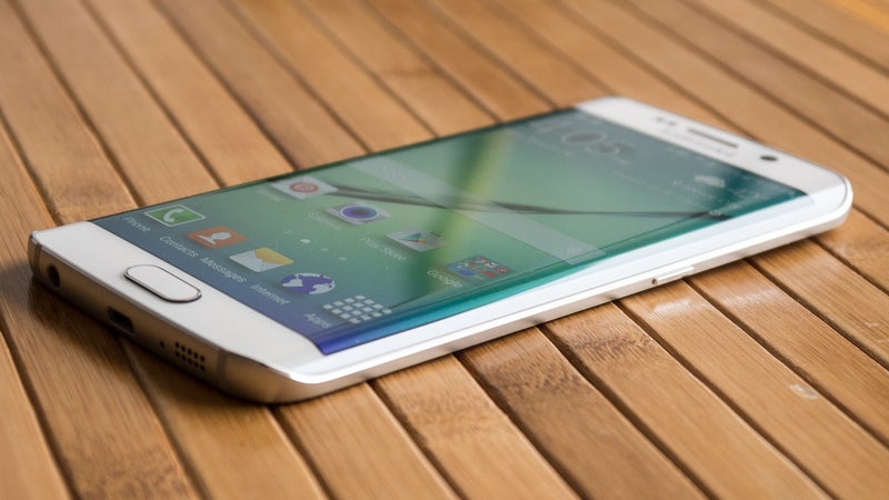 Samsung takes the Galaxy S6 for a walk on the streets of Seoul, asks passersby for their opinions