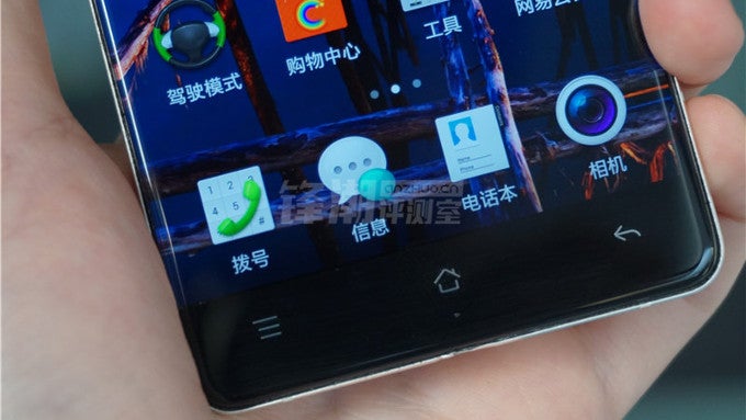 More images of the Oppo R7 – prepare for the battle of bezel-less smartphones!