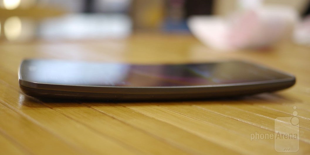 LG to invest nearly $1 billion in flexible display production, may have Apple on its mind