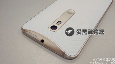 Motorola Moto X purported white and gold color option - The Moto X (2015) might also be available in a stylish new white &amp; gold color combo