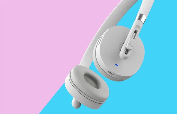 The Motorola Moto Pulse wireless headphones - Motorola launches two new wireless headsets, the Moto Pulse and Moto Surround