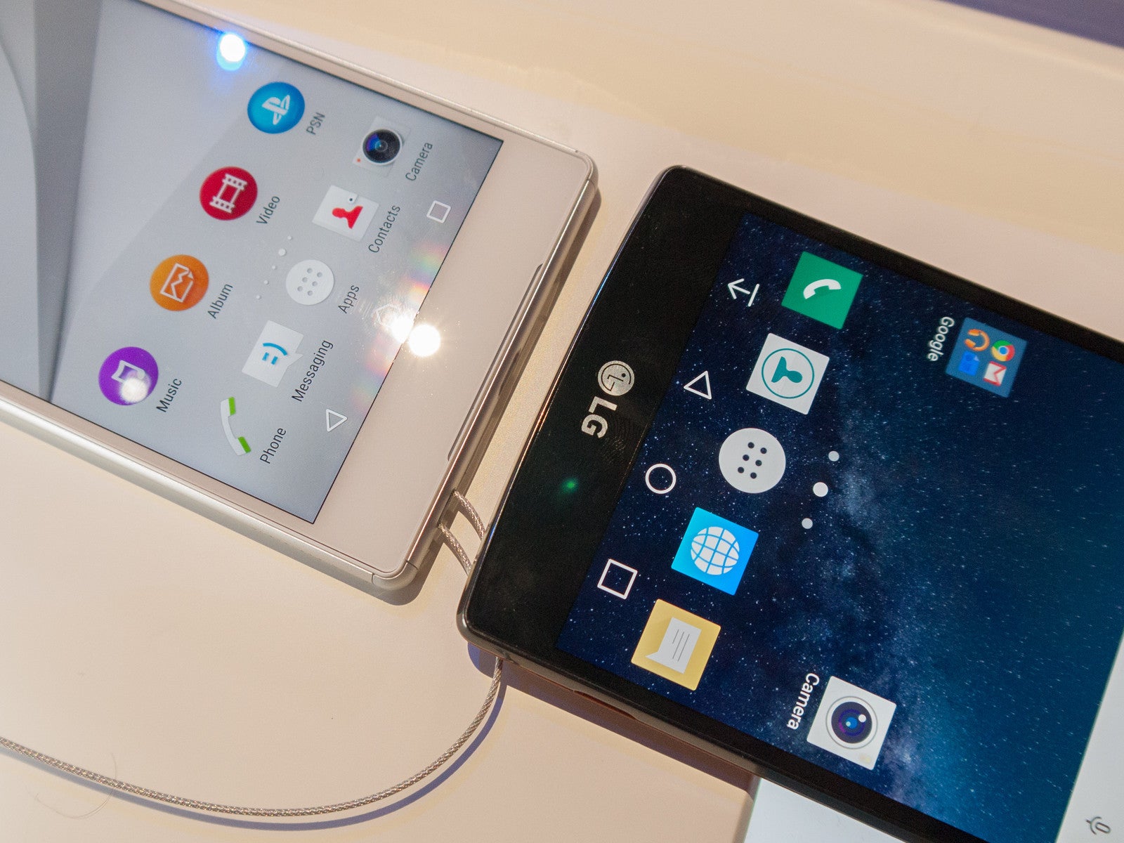 Sony Xperia Z5 vs LG G4: first look