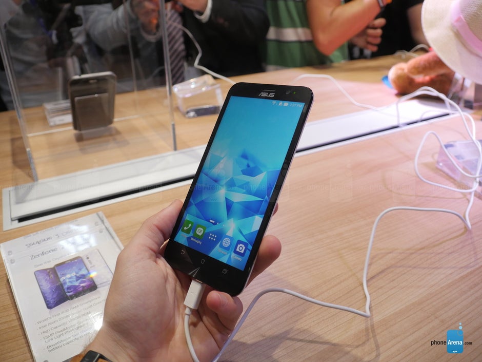 Asus Zenfone 2 Deluxe hands-on: a more stylish version of the world's first phone with 4GB of RAM