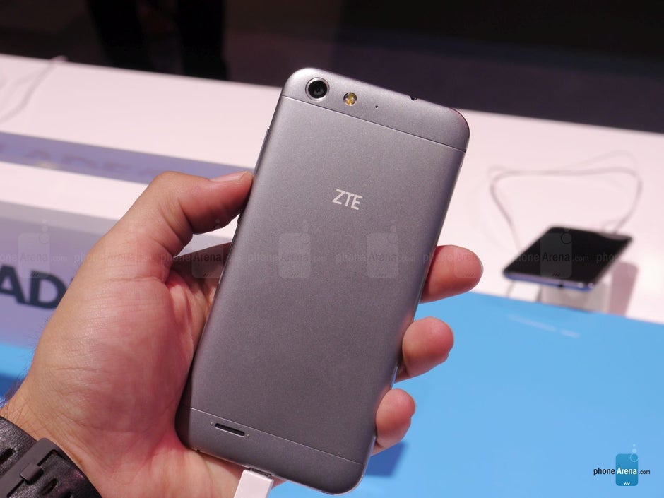 ZTE Blade V6 hands-on. Is it September 9th already?