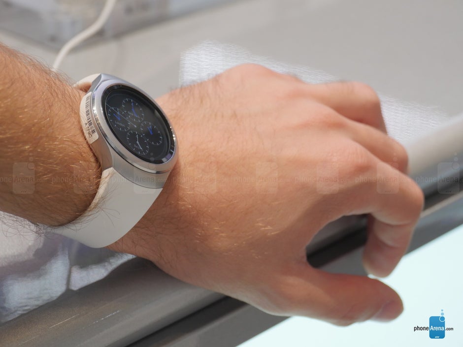 Samsung Gear S2 vs Apple Watch: first look