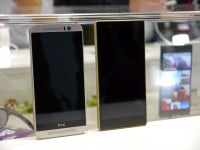 Xperia-Z5-vs-One-M9-first-look-02