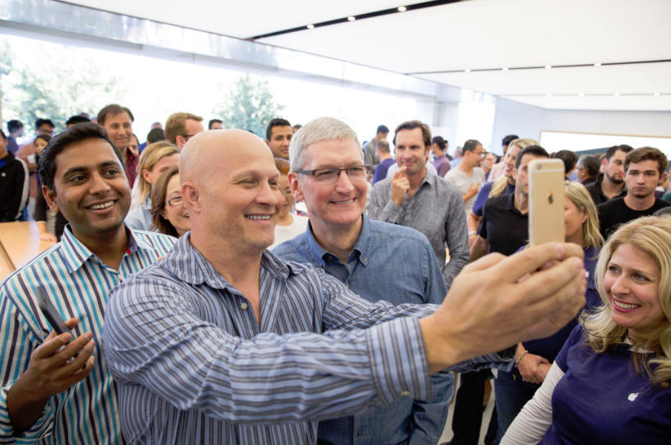 Tim Cook visits with employees at the Apple campus store, slated to reopen tomorrow - Apple&#039;s campus store reopens tomorrow, and yes, you can buy the new iPhones there