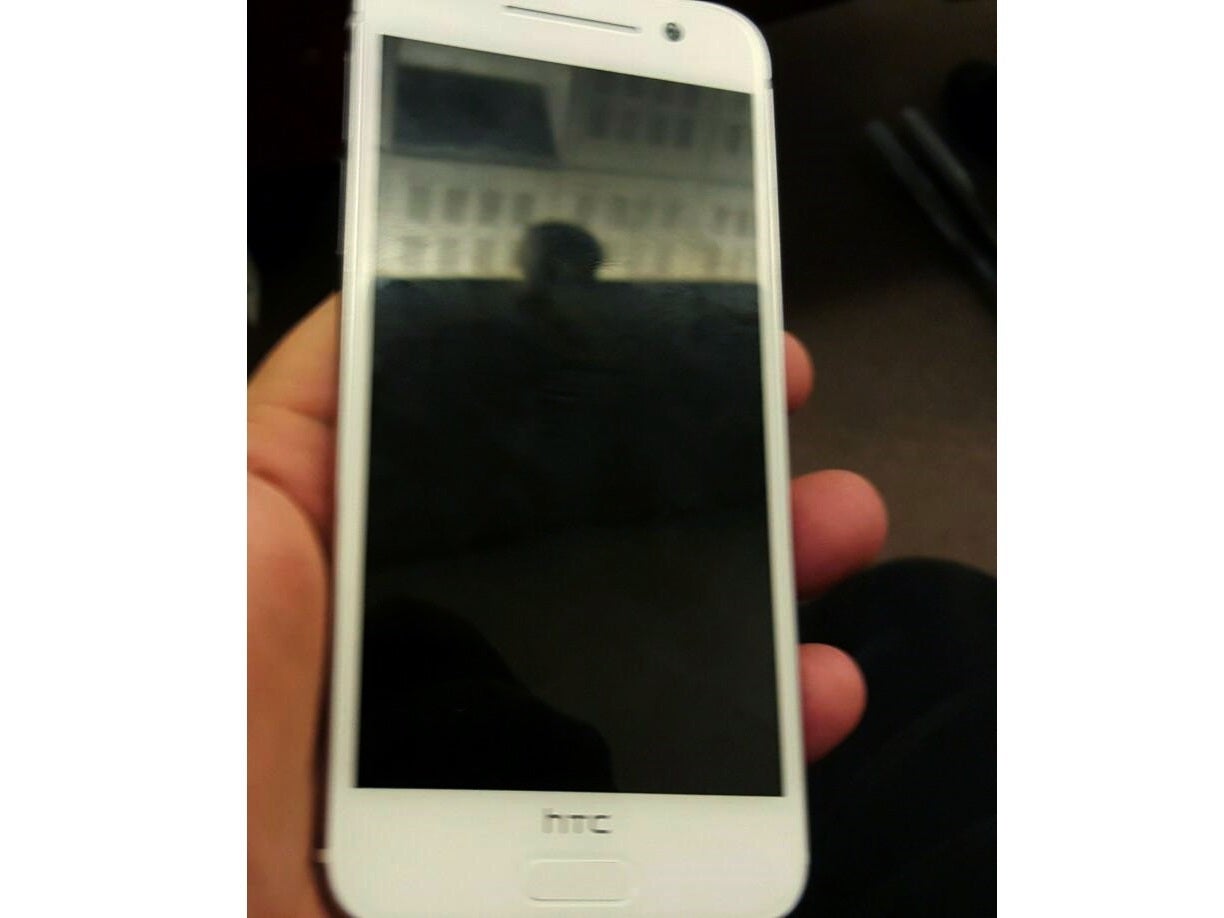 This could be the HTC One A9&#039;s fingerprint scanner-donning front panel