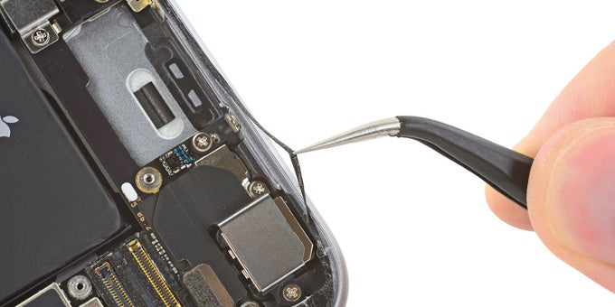 A closer look at the iPhone 6s, 6s Plus' insides reveals they might be more water-resistant than you think