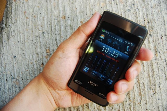 Acer&#039;s DX650 is a two-faced Windows Mobile device