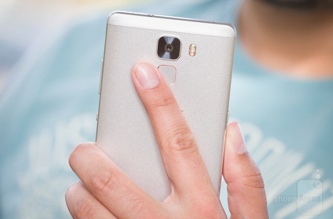 The top-notch fingerprint reader is honor 7's killer feature