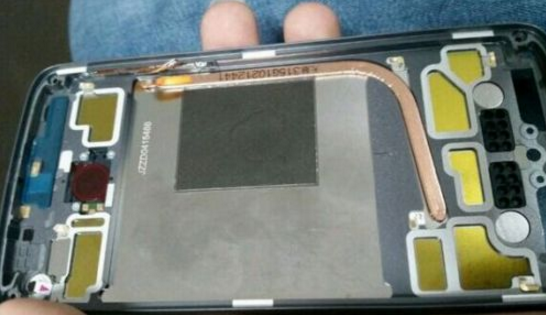 This picture allegedly shows a heat pipe inside a prototype of the fourth-generation Motorola Moto X - Leaked photo shows a prototype of the fourth-generation Motorola Moto X with a heat pipe inside