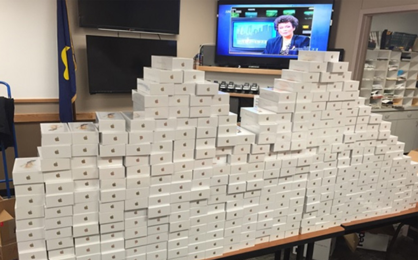 Police smashed a smuggling ring that was going to send $750,000 worth of iPhones into Hong Kong - Police in Oregon smash crime ring looking to flood Hong Kong with $750K of illegally bought iPhones