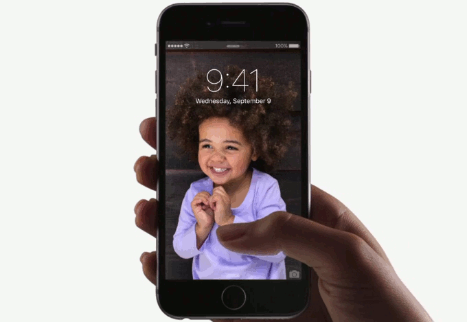 Facebook lets small groups of users share their iPhones' Live Photos