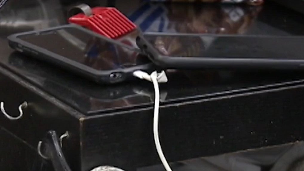iPhone 6 Plus catches fire in man's bed