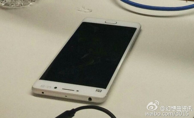 Xiaomi Mi 5 prototype out in the wild - Xiaomi Mi 5 real-world image leaks out