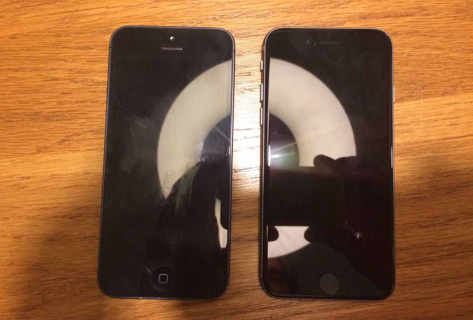 iPhone 5se (aka 6c) allegedly photographed next to an iPhone 5