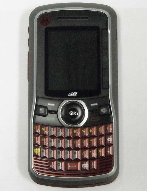 The i465 looks funny with its small display and front-facing keyboard - Motorola's iDEN i465 appears on FCC´s website...