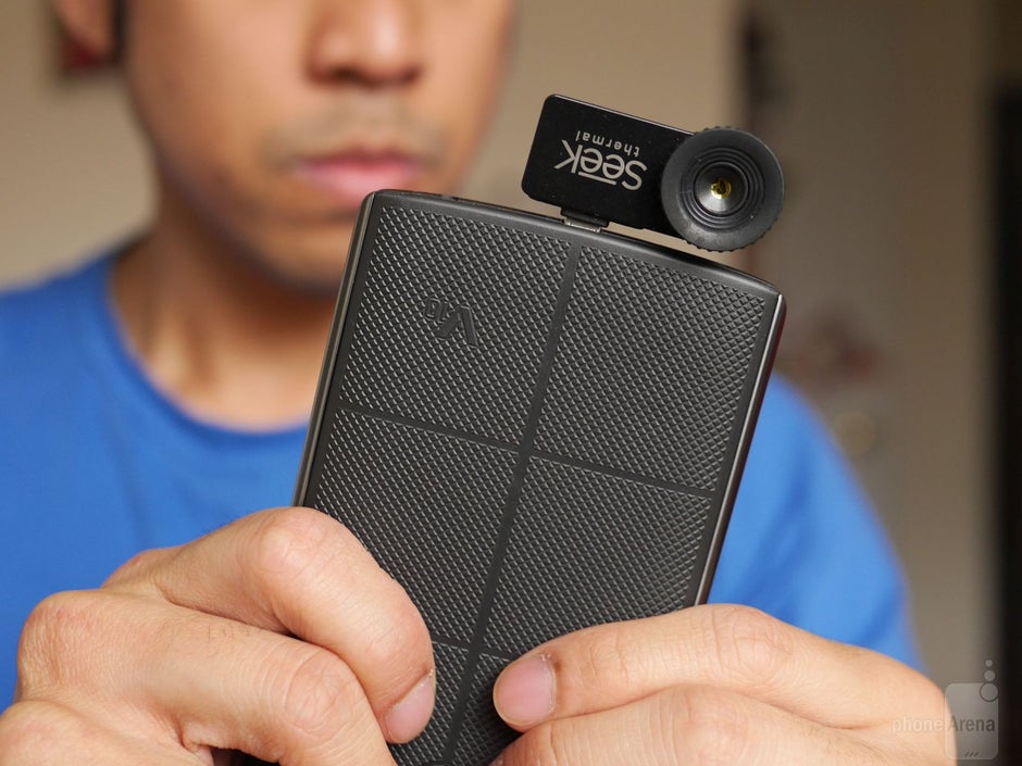 Battle of the thermal imaging cameras FLIR ONE vs Seek Thermal Compact