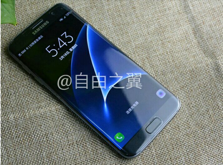 Galaxy S7 Edge leaks out with lit-up lock screen, fine screen-to-body ratio - PhoneArena