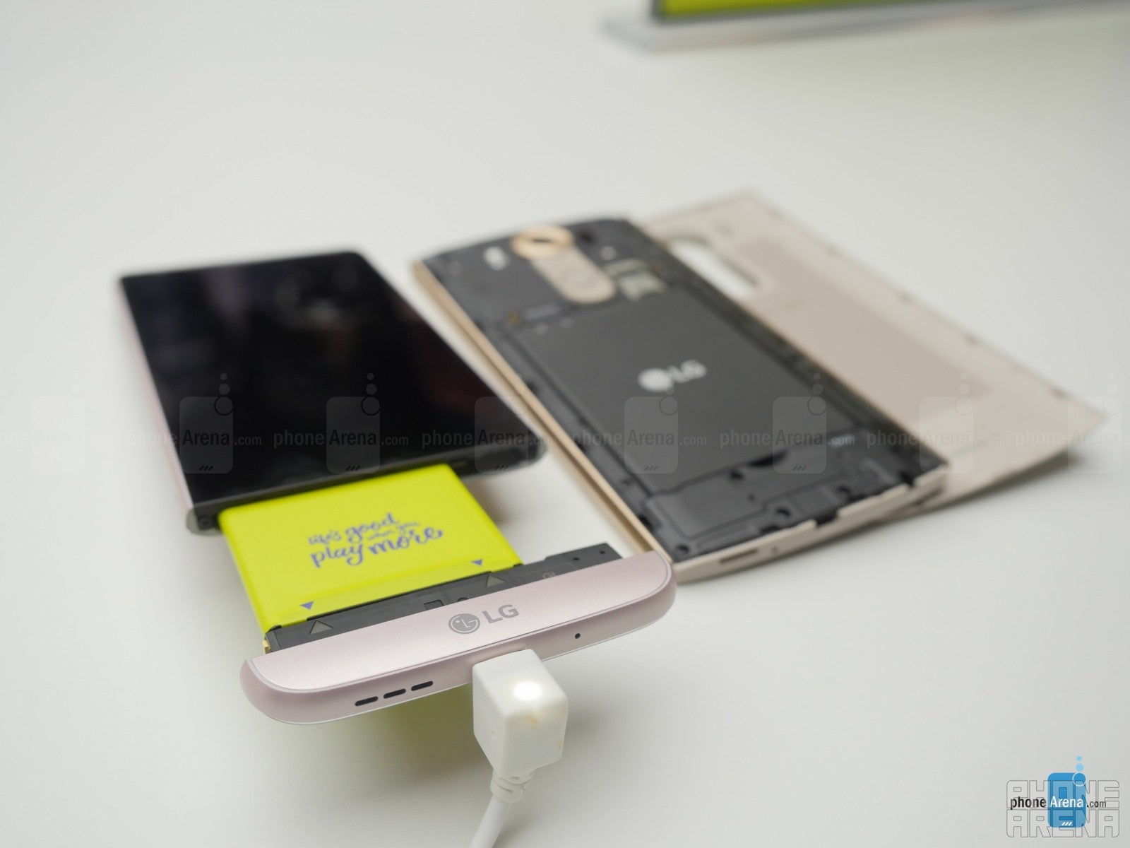 LG G5 vs LG V10: first look