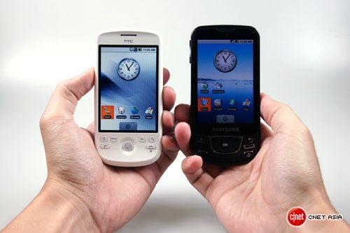 Photo shoot of HTC Magic &amp; Samsung I7500 shows comparisons