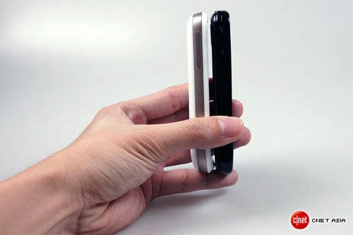 Photo shoot of HTC Magic &amp; Samsung I7500 shows comparisons